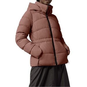 AUTHENTIC CANADA GOOSE !! NEW WITH TAG
The Aurora Jacket in Sephia SMALL